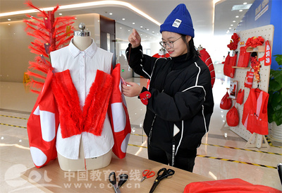 浙紡服院服裝數(shù)字化“未來工廠”亮相寧波時尚節(jié)，引領智能時尚新未來