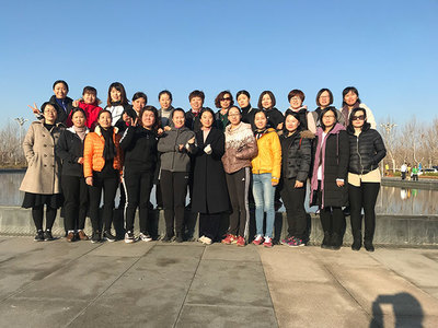 市公交公司開展‘三·八’健步行暨文藝表演活動，展現(xiàn)巾幗風采