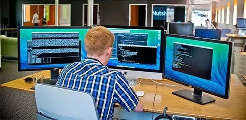 IT行業(yè)的高薪還能維持多久？技術(shù)開發(fā)人才的機遇與挑戰(zhàn)